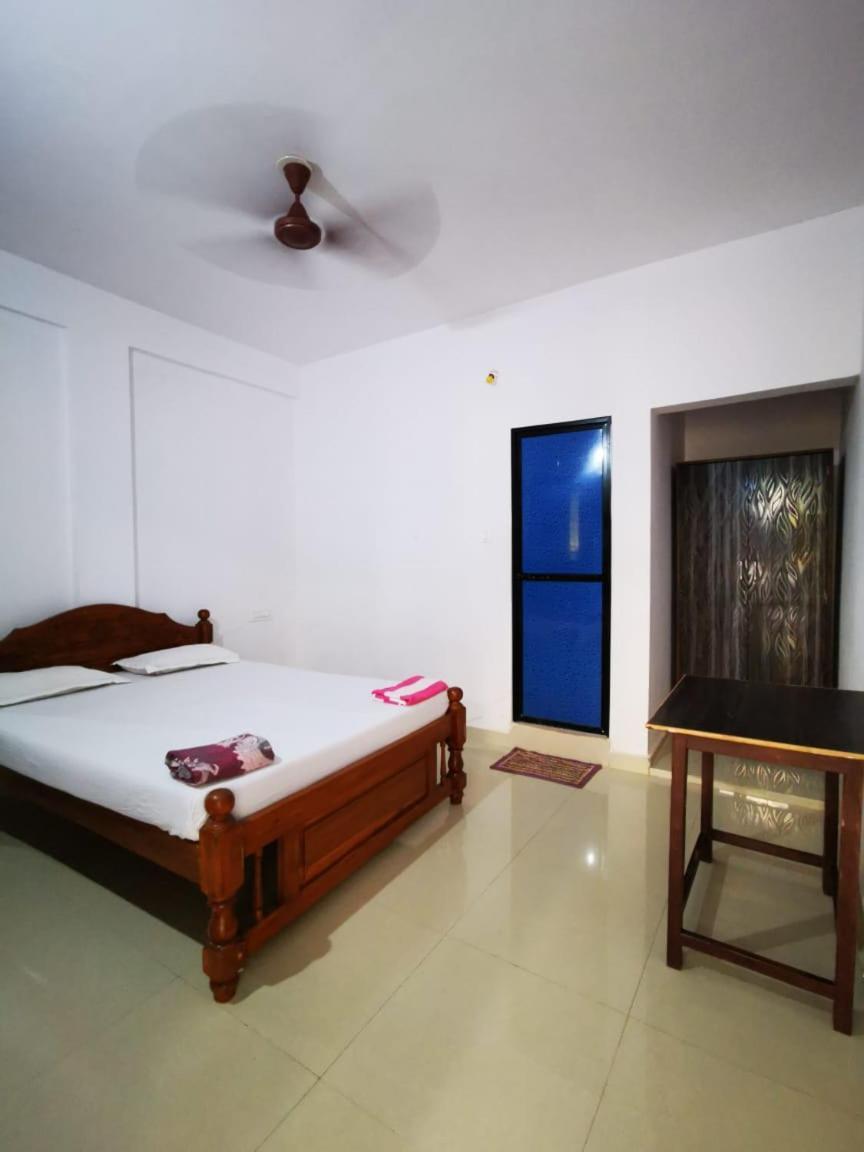 Ivon Guest House 阿姆波尔 客房 照片