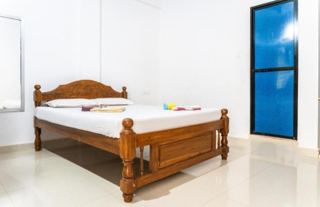 Ivon Guest House 阿姆波尔 客房 照片